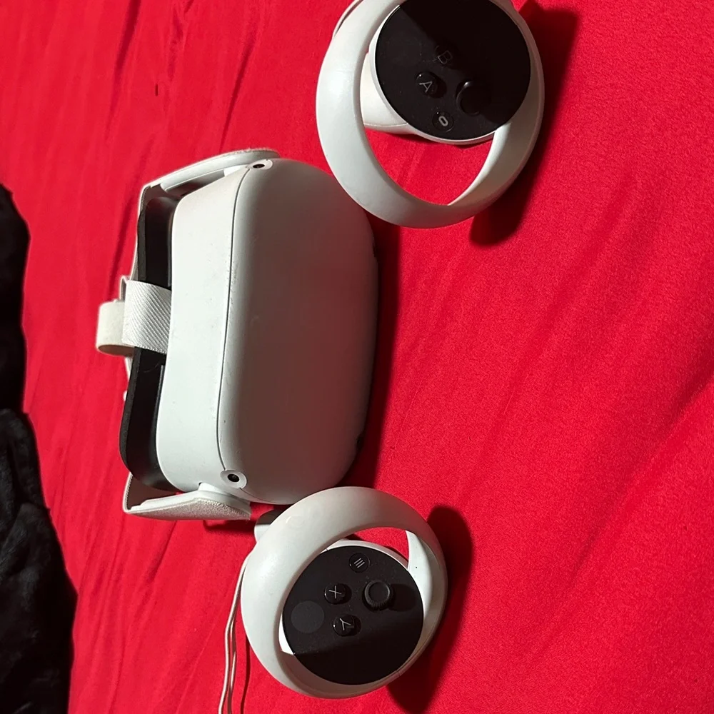 Oculus VR Headset with White Controllers